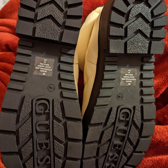 New women's Guess White Snow Boots - Picture 6 of 8
